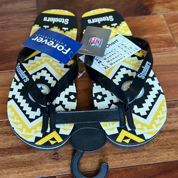 FOREVER COLLECTION NFL STEELERS FLIP FLOPS:NWT WOMEN'S SIZE SMALL (5-6) - Picture 12 of 13